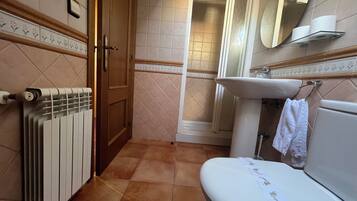 Standard Double Room, 1 Double Bed, Resort View, Tower | Bathroom