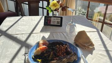 Der serveres morgenmad, frokost og aftensmad