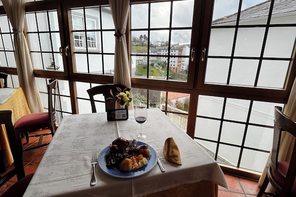 Café da manhã, almoço e jantar; culinária local