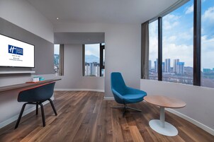 In-room safe, soundproofing, iron/ironing board, bed sheets