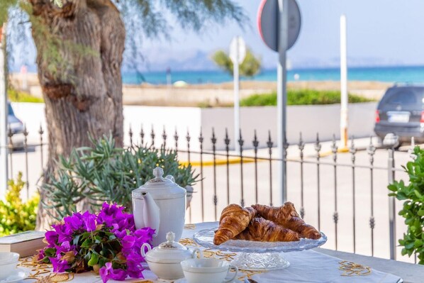 屋外ダイニングエリア