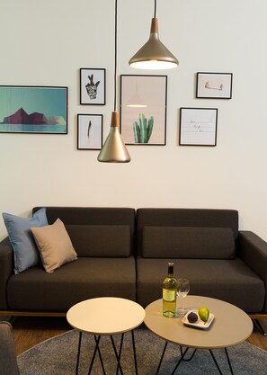 设计公寓 | 客厅 | 43-英寸纯平电视（配备数码频道）、电视、平板电脑