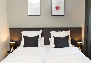 Design Apartment | 3 bedrooms, premium bedding, in-room safe, desk - BENSIMON apartments Charlottenburg (Berlin)