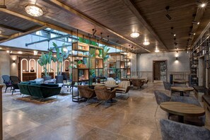 Lobby - DoubleTree by Hilton Rome Monti (Rome)