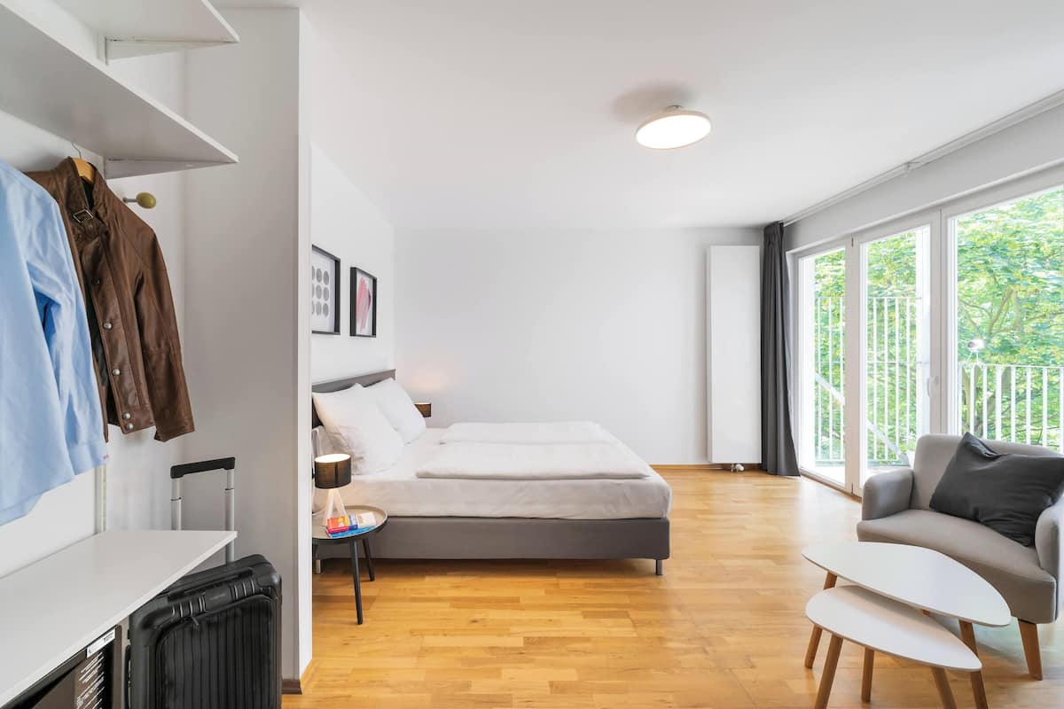 Apartment with Balcony | 1 bedroom, hypo-allergenic bedding, memory foam beds, in-room safe