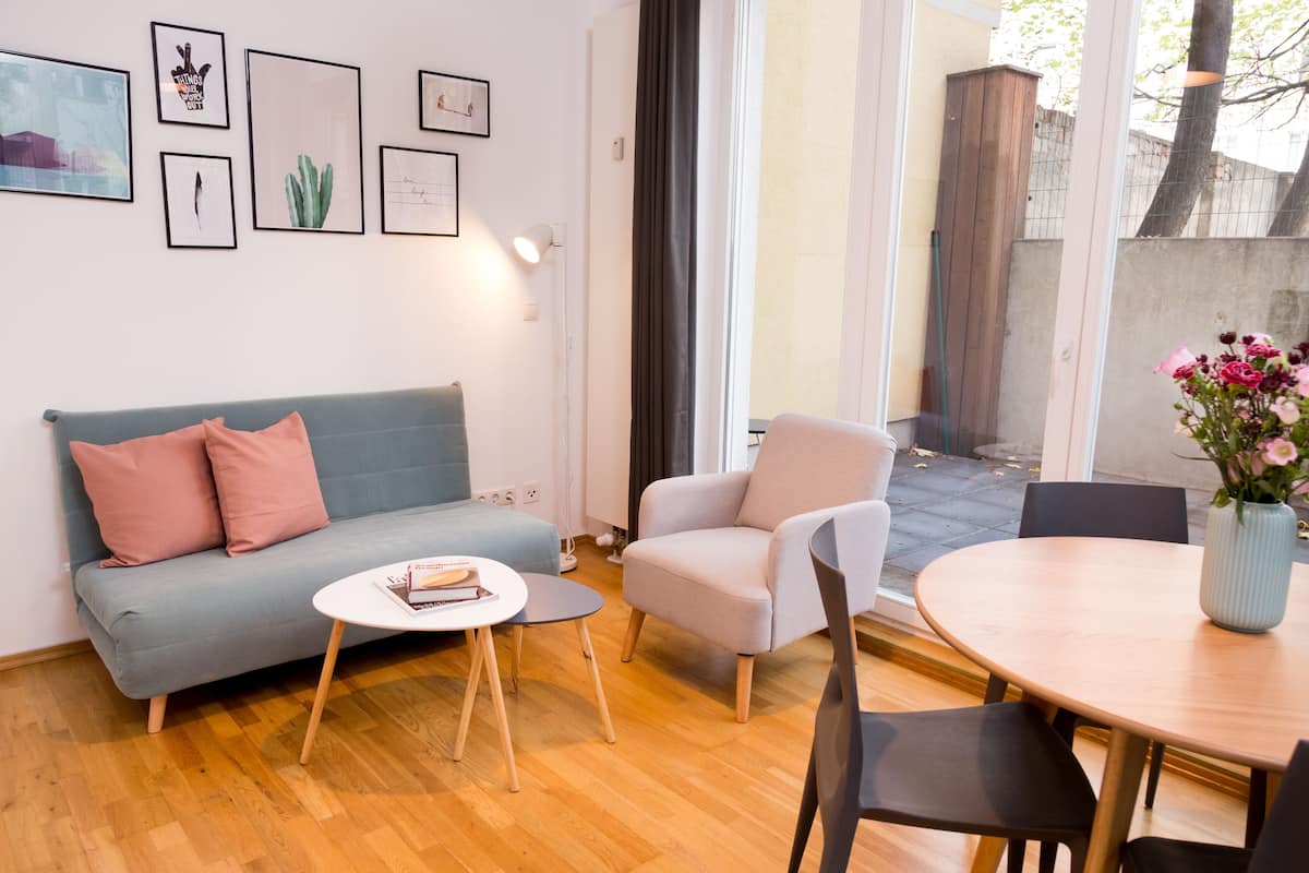 One-Bedroom Apartment with Terrace | Living room | Flat-screen TV