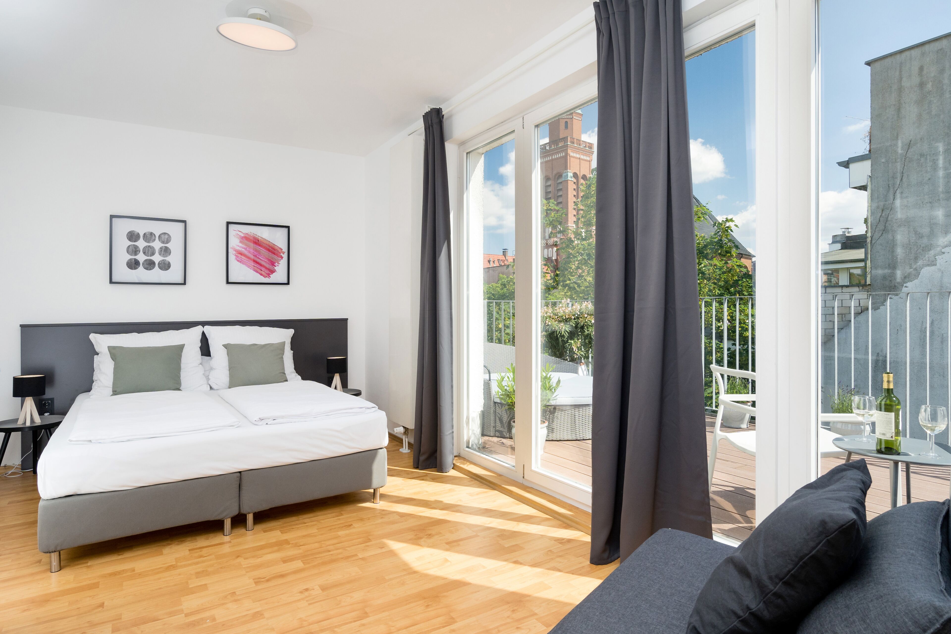 Penthouse-Apartment mit Dachterrasse | Allergikerbettwaren, Betten mit Memory-Foam-Matratzen, Zimmersafe