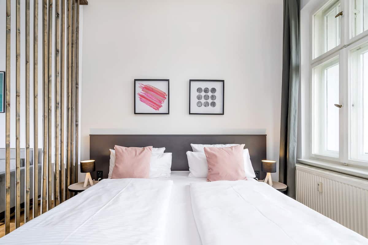 Apartment with Balcony | 1 bedroom, hypo-allergenic bedding, memory foam beds, in-room safe