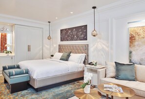 Habitación, 1 cama King size | Área de sala de estar | Televisión de pantalla plana y películas con cargo 