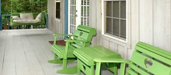 Country - 2 Bedrooms, 1 Baths, Sleeps 6 Cabin by RedAwning