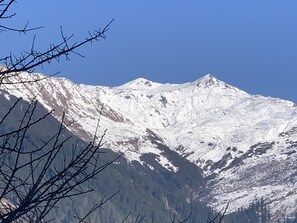 Snow and ski sports - MahaaDev Cottage,Mansari| Homestay | Hostel | Rooms (Manali)