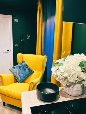 Individuelt dekorert, individuelt innredet og skrivebord