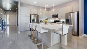 House, Multiple Beds (ST017V: 10 Bed, Star Wars, Disney Pri) | Private kitchen - St017v: 10 Bed, Star Wars, Disney Princesses by Villatel (Davenport)