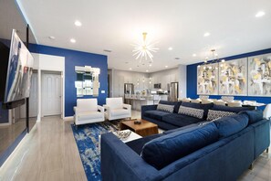 บ้านพัก, หลายเตียง (ST017V: 10 Bed, Star Wars, Disney Pri) | ห้องนั่งเล่น | ทีวีจอแบน, วิดีโอเกม, โต๊ะปิงปอง