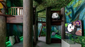 House, Multiple Beds (ST016V: 10 Bed, Treehouse, Harry Pott) | 10 bedrooms, WiFi - St016v: 10 Bed, Treehouse, Harry Potter (Davenport)