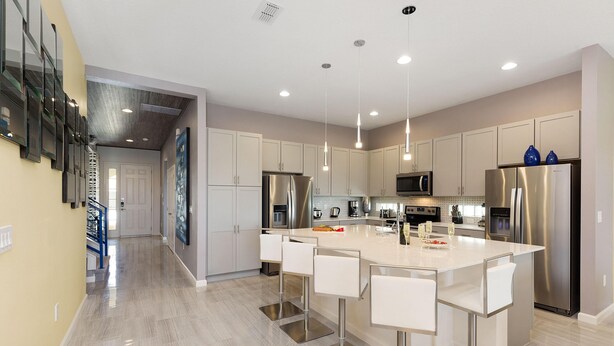 House, Multiple Beds (ST016V: 10 Bed, Treehouse, Harry Pott) | Private kitchen | Coffee/tea maker, microwave, oven, dishwasher - St016v: 10 Bed, Treehouse, Harry Potter (Davenport)