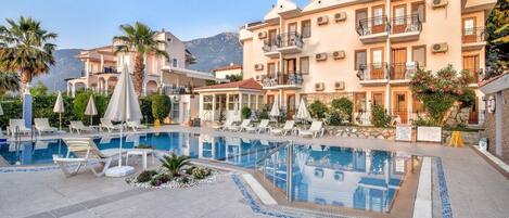 Outdoor pool, pool umbrellas, sun loungers