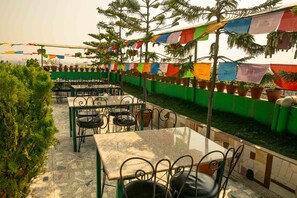 Outdoor dining - Nepal Ayurveda Home (Kathmandu)