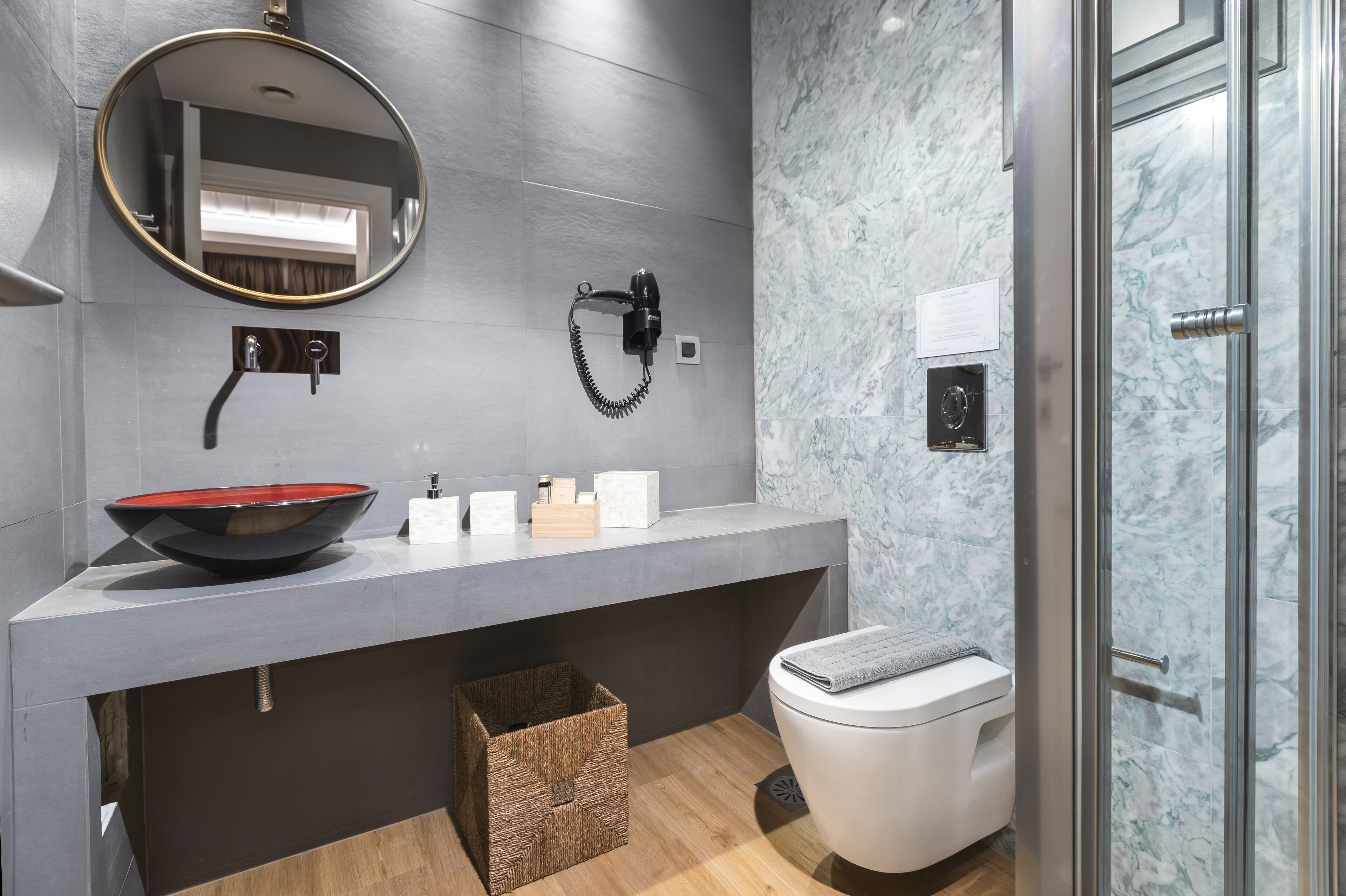 suite | bathroom | free toiletries, hair dryer, towels, soap