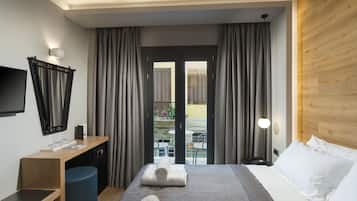 Economy Double Room | 1 bedroom, premium bedding, Tempur-Pedic beds, in-room safe