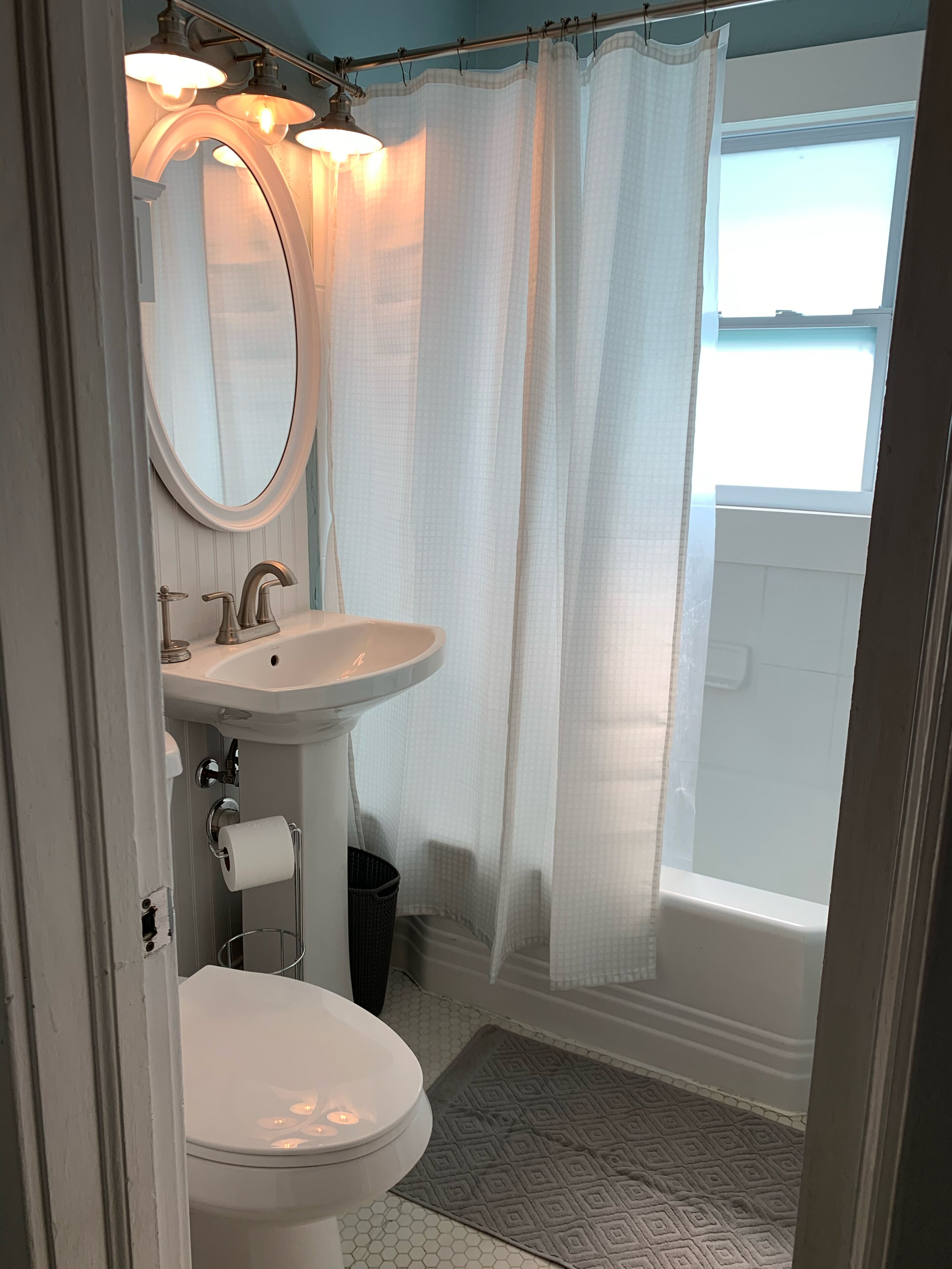 Combined shower/bathtub, hair dryer, towels, toilet paper