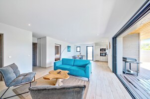 Villa, 3 Schlafzimmer, eigener Pool | Wohnbereich | Fernseher