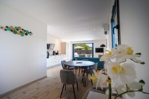 Villa, 2 soverom, privat basseng | Oppholdsområde | TV