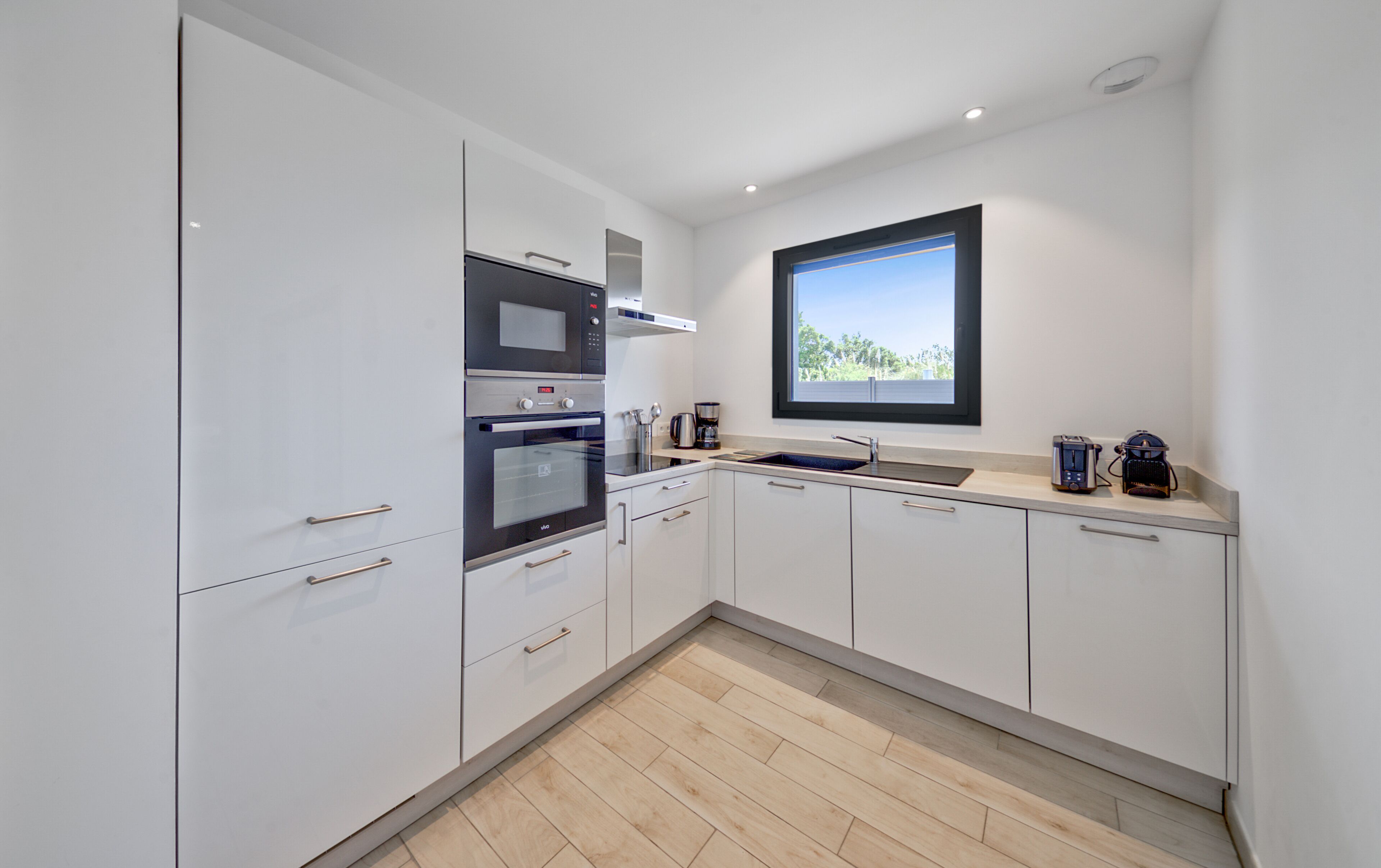 Villa for 8 people - 4 bedrooms - Air-conditioned - Private 7m pool - Spacious terrace | Private kitchen | Fridge, microwave, stovetop, dishwasher