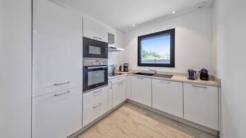 Villa - 8 people - 4 bedrooms - Air conditioned - 7m private pool - Garden | Private kitchen | Fridge, microwave, stovetop, dishwasher