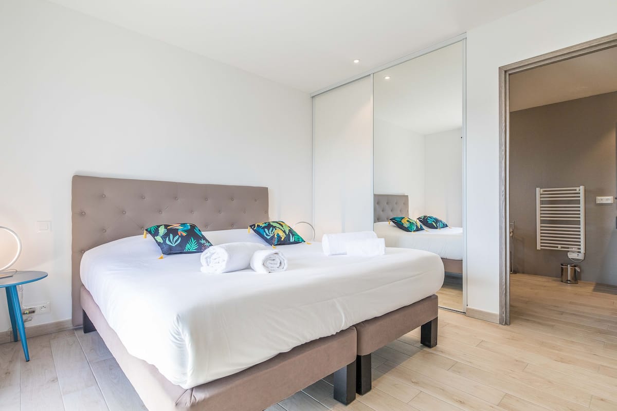 2 habitaciones, decoración personalizada y muebles diferentes