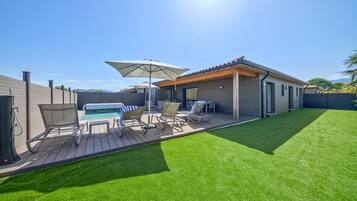 Villa - 8 people - 4 bedrooms - Air conditioned - 7m private pool - Garden | View from room