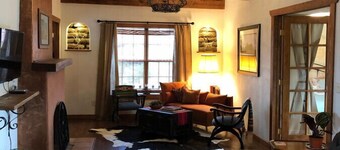 El Viejo Adobe - Al otro lado del campus de Sul Ross!