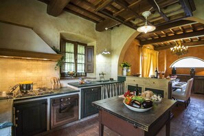 Villa, 5 Schlafzimmer | Eigene Küche | Großer Kühlschrank, Ofen, Herdplatte, Espressomaschine