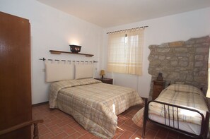 3 bedrooms, individually decorated, individually furnished, desk - Casale Luigina (Monte Castello di Vibio)