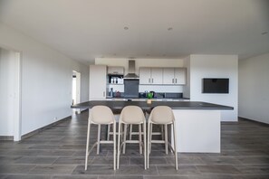 Mini-fridge, oven, stovetop, espresso maker - Résidence Pierre & Vacances Premium Les Terrasses d'Arsella (Lecci)