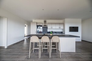 Mini-Kühlschrank, Ofen, Herdplatte, Espressomaschine