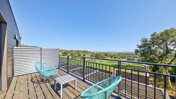 ํ์ฐ์ค, ์นจ์ค 3๊ฐ, ์ ์ฉ ์์์ฅ | ๋ฐ์ฝ๋ ์ ๋ง