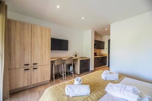 Studio 2 people - Air conditioned - Large terrace | Soundproofing, free cribs/infant beds, free WiFi, bed sheets