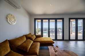 House - 8 people - 4 bedrooms - Air conditioned - 4m private swimming pool - Terrace | View from room