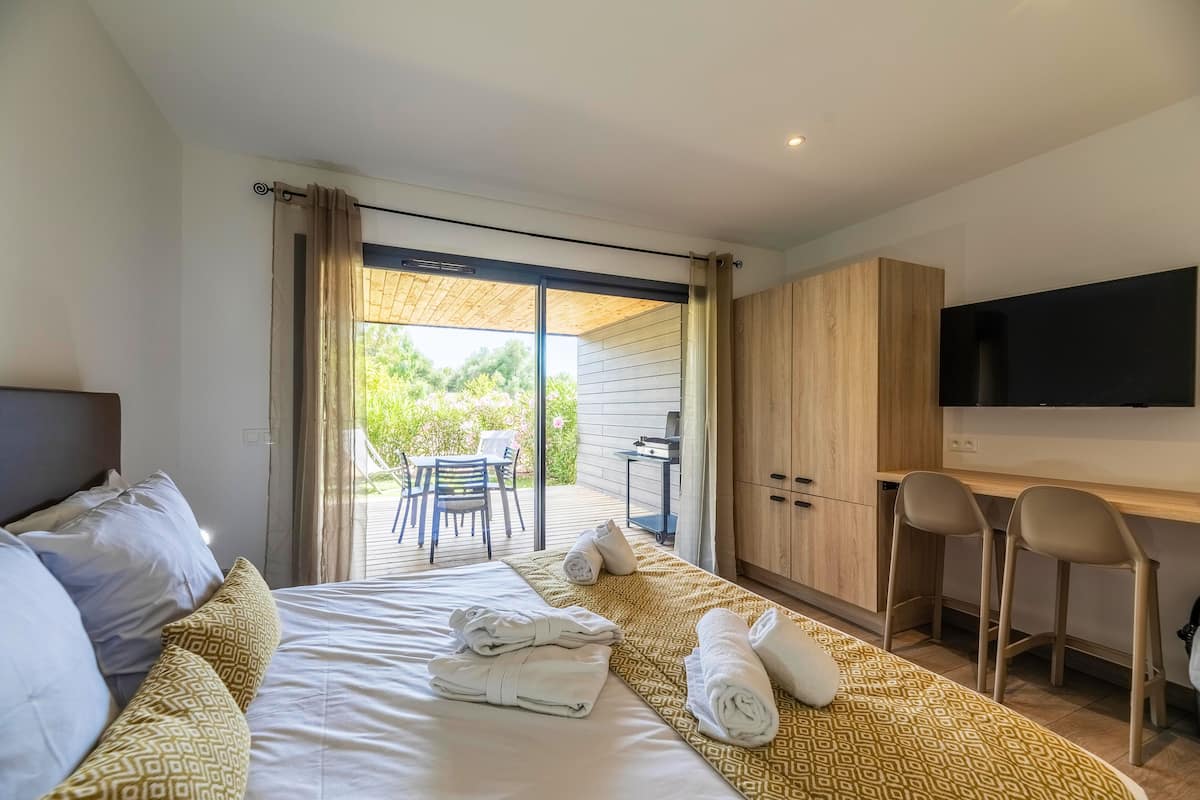 Studio 2 people - Air conditioned - Large terrace | 2 bedrooms, soundproofing, free WiFi, bed sheets