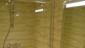 Dusche im Bad