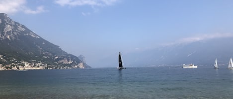 Plage, chaises longues