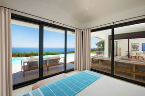 4 bedrooms, in-room safe, desk, iron/ironing board