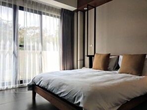 Dubbelrum - utsikt mot trädgården | Egyptiska bomullslakan, sängtillbehör av högsta kvalitet och duntäcken