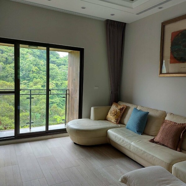 Svit Deluxe | Vardagsrum | Platt-tv