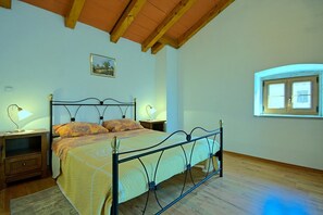 House | 2 bedrooms, desk, laptop workspace, iron/ironing board - Casa Nadija (Kastelir-Labinci)