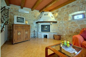 Maison | Salle de séjour | Téléviseur à écran plat