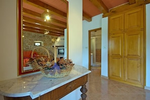 House | Private kitchen | Fridge, microwave, oven, stovetop