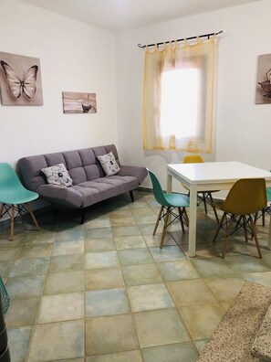 Apartment | Living area | Flat-screen TV