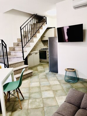 Apartment | Living area | Flat-screen TV
